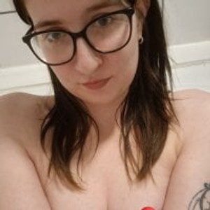 free6cams.com TheTinyTitGinger livesex profile in public cams