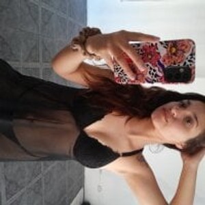 girlsupnorth.com linaje33 livesex profile in housewives cams