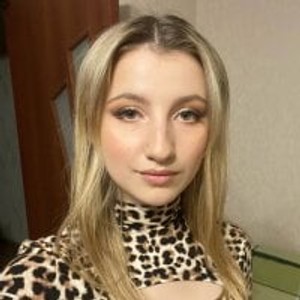 livesex.fan JulyAllen livesex profile in bigass cams