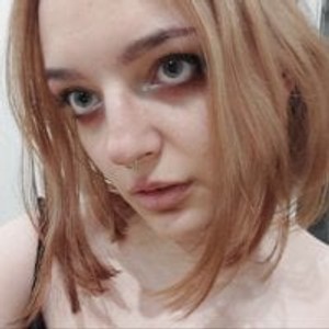MoonPawsKitten webcam profile - Russian
