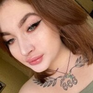 girlsupnorth.com SherrieLove livesex profile in pegging cams