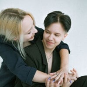 girlsupnorth.com Kira_Rina livesex profile in lesbian cams