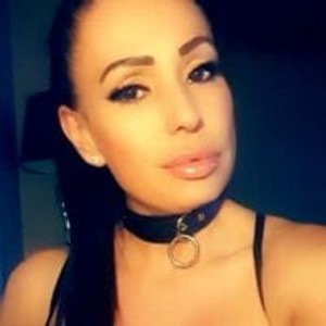 sleekcams.com Raventhelady livesex profile in busty cams