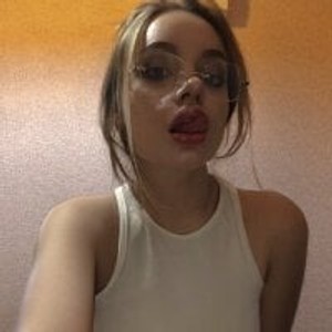 show2cam.com pussySarra livesex profile in teen cams