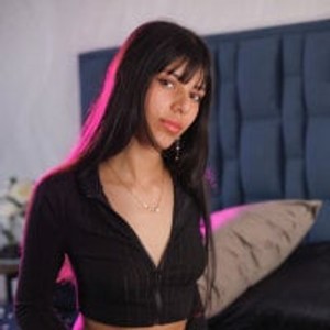 pornos.live AmyHalle livesex profile in group sex cams