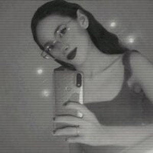 Evelin_shy webcam profile - Spanish