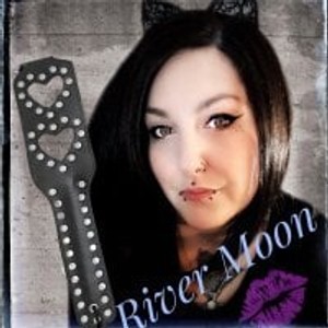 stripchat rivermoon1985 webcam profile pic via girlsupnorth.com