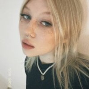 livesex.fan SilverMoly livesex profile in tattoos cams