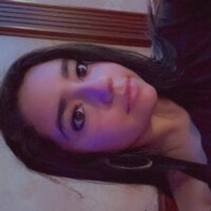 livesexr.com SexyRoxy1215 livesex profile in latina cams