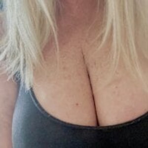 sexcityguide.com MamaTease livesex profile in mistress cams