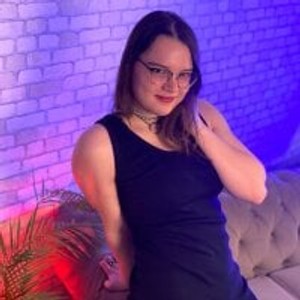 girlsupnorth.com LunyLorens livesex profile in NonNude cams