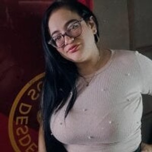 lesbianlivesexcams.com skarleth001 livesex profile in milf cams