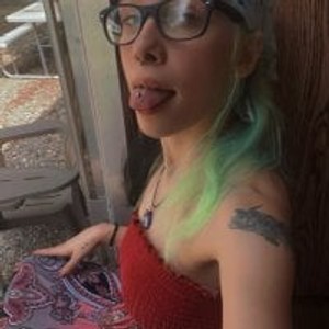 gonewildcams.com goddess_bee420 livesex profile in goth cams