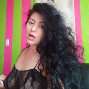 girlsupnorth.com lunadicty livesex profile in latina cams