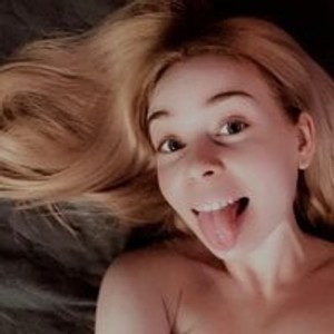 girlsupnorth.com SweetCobra livesex profile in milk cams