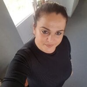 pornos.live CurvyKatey livesex profile in Housewives cams