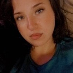 QueenCunt1995 webcam profile - American