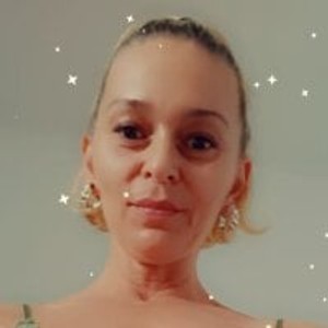 girlsupnorth.com AnneQueen livesex profile in squirt cams