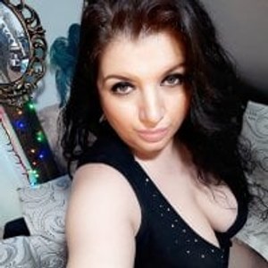girlsupnorth.com Nayelilove livesex profile in milf cams