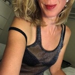 stripchat Lady-Lou Live Webcam Featured On sleekcams.com