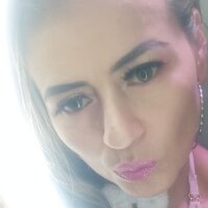 magenta_maturr webcam profile pic