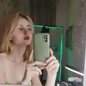 Cam Girl Esther_Horn