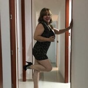 livesexr.com Soffylatin69 livesex profile in kissing cams