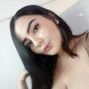 elivecams.com KatiieEvans livesex profile in topless cams