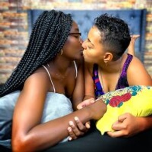 pornos.live LiaxMia livesex profile in Lesbians cams