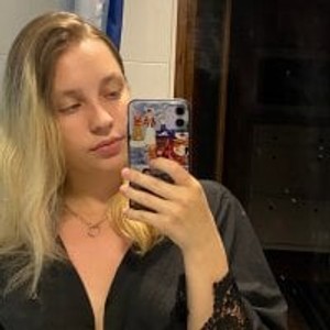 livesexr.com ArielBerry livesex profile in blowjob cams