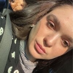 adrianadelrusso webcam profile - American
